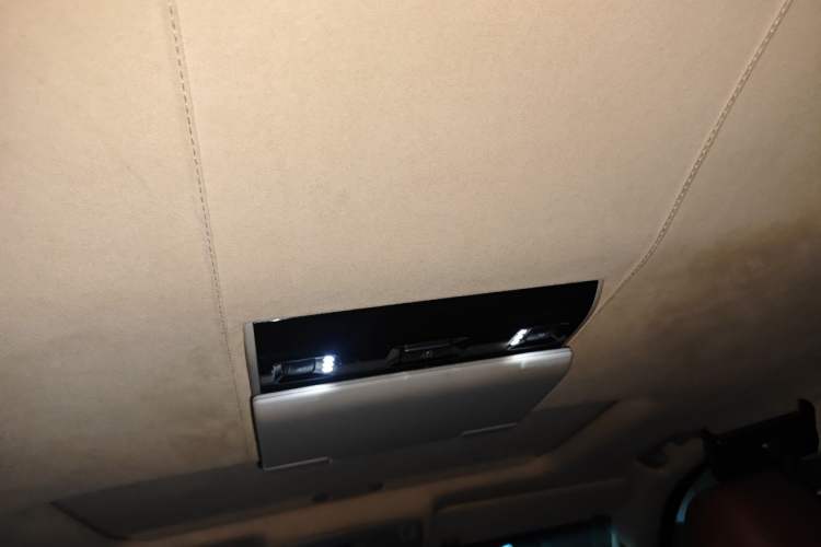 Used Cadillac Escalade 2013 ESV 6.2 Platinum Edition Extended Model Headliner