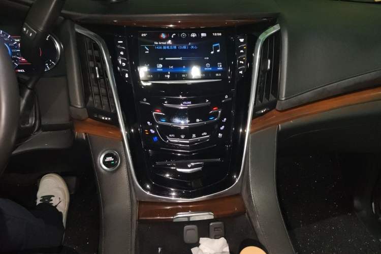 Used Cadillac Escalade  Audio And AC Panel
