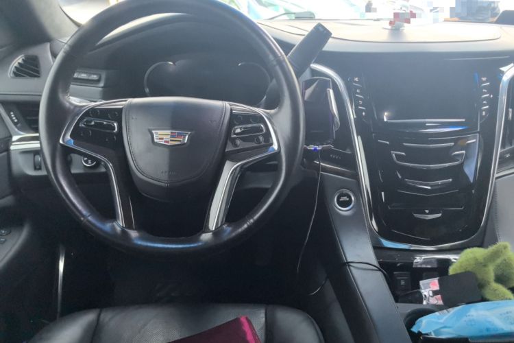 Used Cadillac Escalade 2017 6.2L ESV Platinum Edition Extended-Length Version Center Console