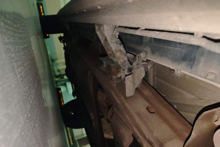 Used Cadillac Escalade  Chassis Front Right