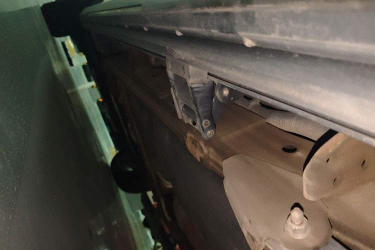 Used Cadillac Escalade  Chassis Rear Left