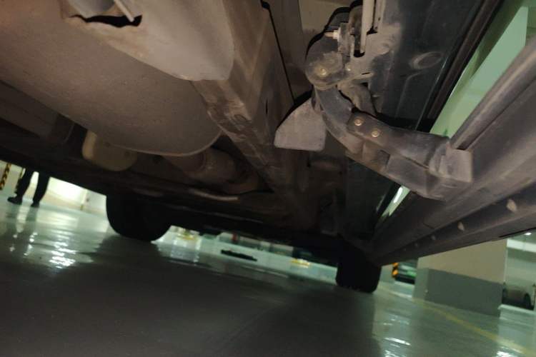 Used Cadillac Escalade  Chassis Rear Right