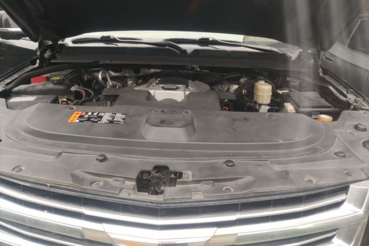 Used Cadillac Escalade  Engine Bay