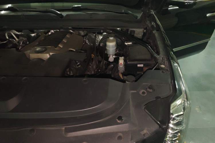 Used Cadillac Escalade  Engine Bay Left