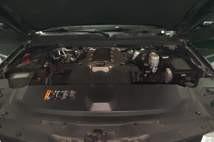 Used Cadillac Escalade  Engine Bay