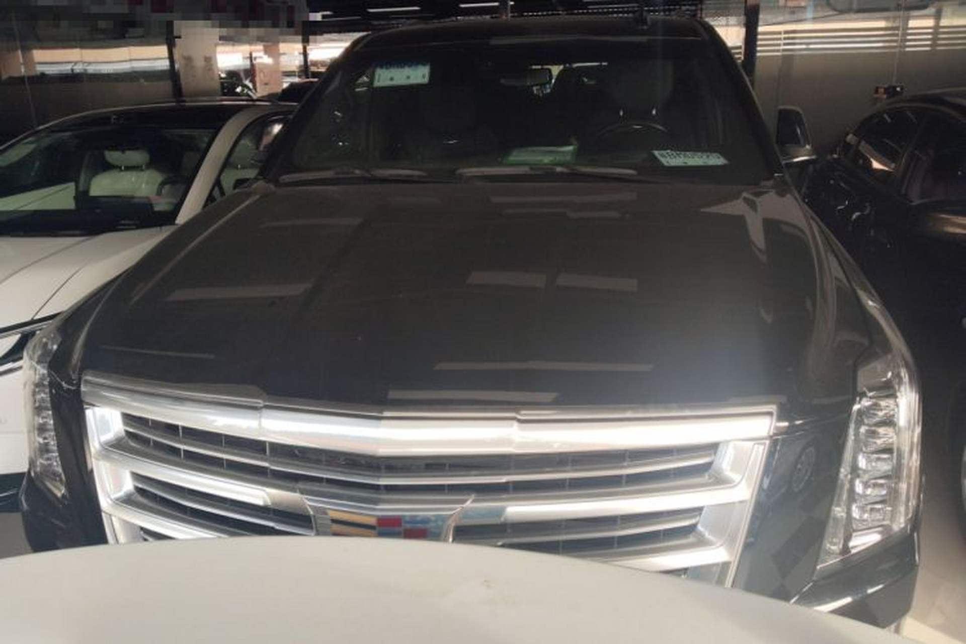 Used Cadillac Escalade 2017 6.2L ESV Platinum Edition Extended Model Exterior 1