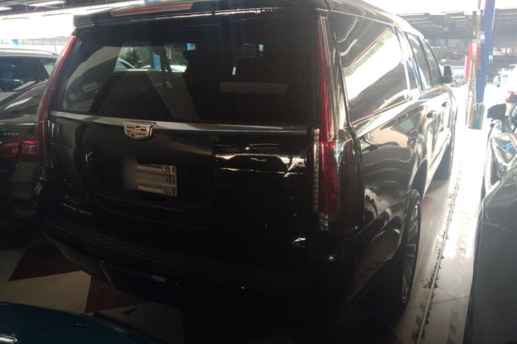Used Cadillac Escalade 2017 6.2L ESV Platinum Edition Extended Model Exterior 5