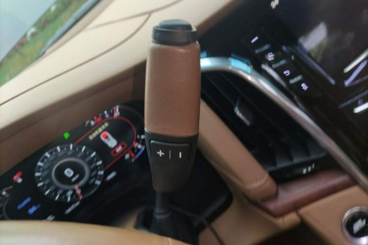 Used Cadillac Escalade  Gear Lever