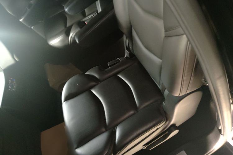 Used Cadillac Escalade 2017 6.2L ESV Platinum Edition Extended Model Interior 4