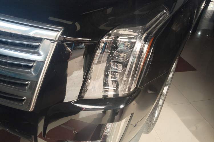 Used Cadillac Escalade 2017 6.2L ESV Platinum Edition Extended Model Left Front Headlight