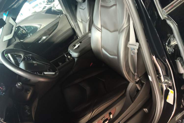 Used Cadillac Escalade 2017 6.2L ESV Platinum Edition Extended Model Left Front Seat