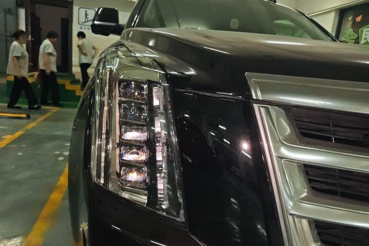 Used Cadillac Escalade  Right Front Headlight