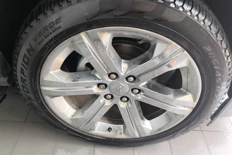 Used Cadillac Escalade 2017 6.2L ESV Platinum Edition Extended-Length Version Right Front Wheel Hub