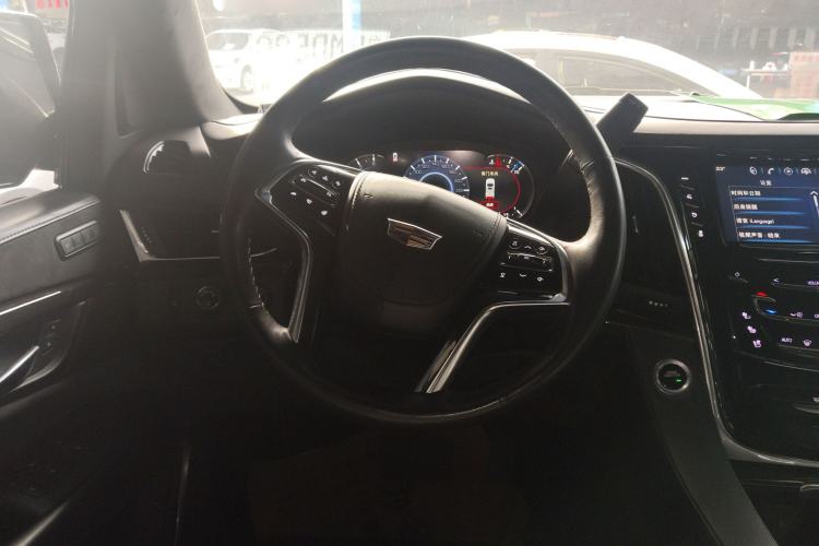 Used Cadillac Escalade 2017 6.2L ESV Platinum Edition Extended Model Steering Wheel