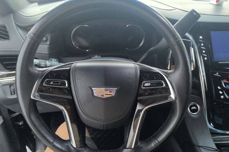 Used Cadillac Escalade 2017 6.2L ESV Platinum Edition Extended-Length Version Steering Wheel