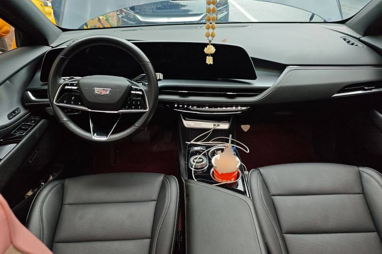 Used Cadillac GT4 2023 25T Luxury Model Center Console