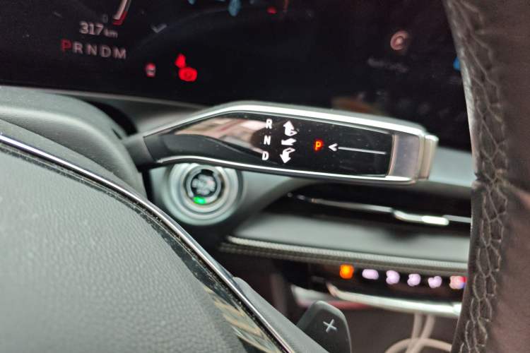 Used Cadillac GT4 2023 25T Luxury Model Gear Lever