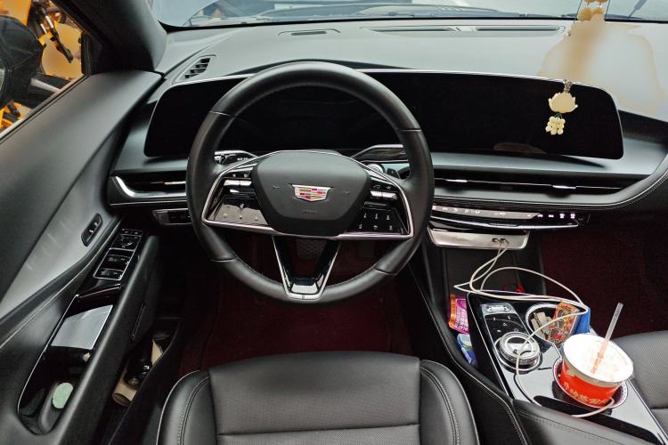 Used Cadillac GT4 2023 25T Luxury Model Steering Wheel