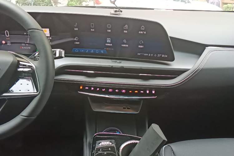 Used Cadillac GT4 2023 25T Luxury Model Audio And AC Panel