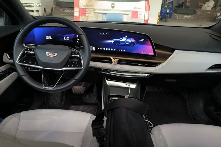 Used Cadillac GT4 2023 25T Fashion Edition Center Console