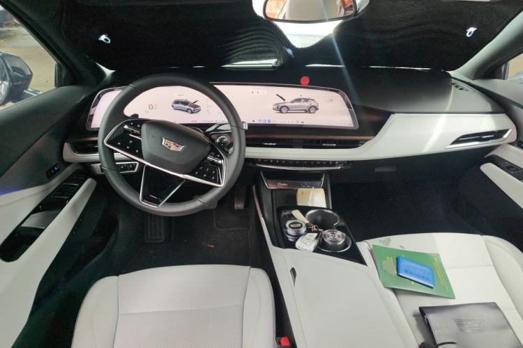 Used Cadillac GT4 2023 25T Luxury Model Center Console