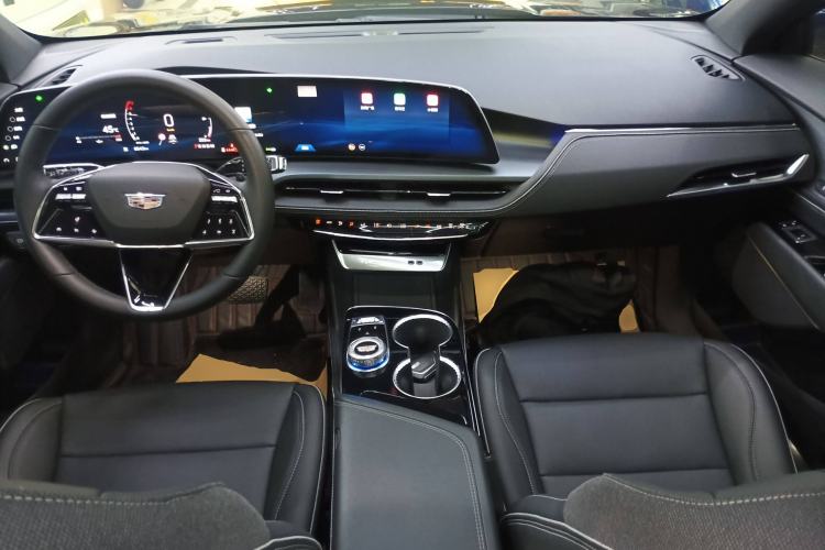 Used Cadillac GT4 2023 25T Luxury Model Center Console