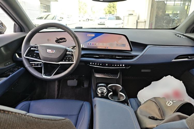 Used Cadillac GT4 2023 25T Luxury Model Center Console