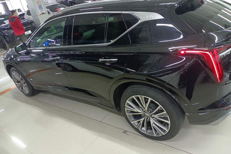 Used Cadillac GT4 2023 25T Luxury Model Exterior 3