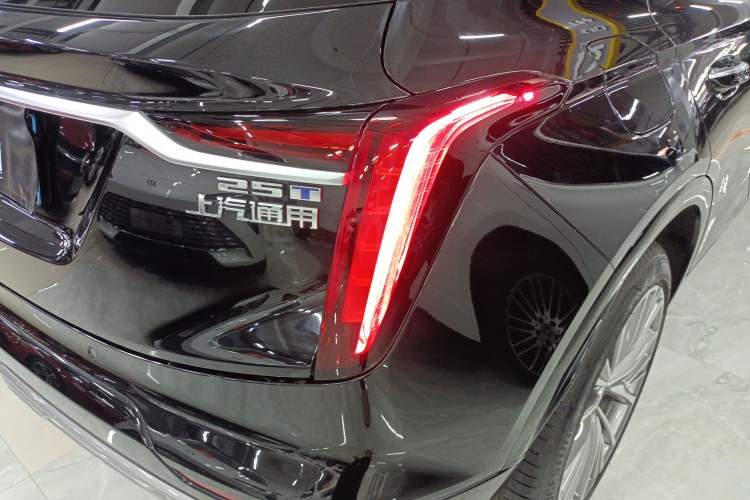 Used Cadillac GT4 2023 25T Luxury Model Exterior 6