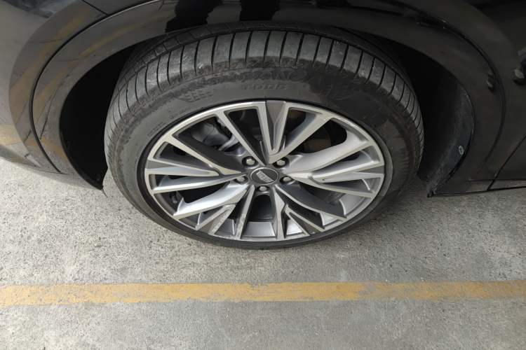 Used Cadillac GT4 2023 25T Luxury Model Exterior 7