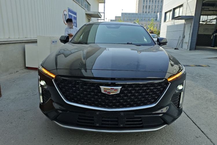 Used Cadillac GT4 2023 25T Luxury Model Front