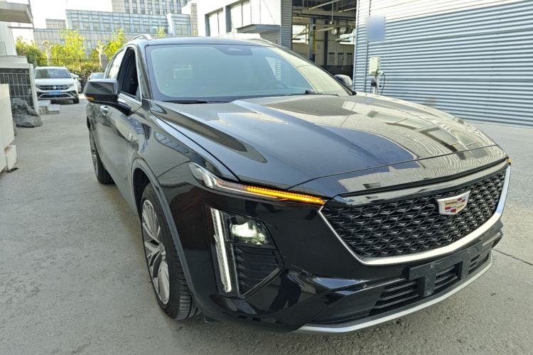 Used Cadillac GT4 2023 25T Luxury Model Front Right 45 Deg