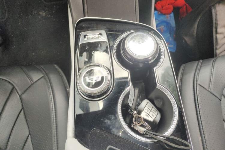 Used Cadillac GT4 2023 25T Luxury Model Gear Lever