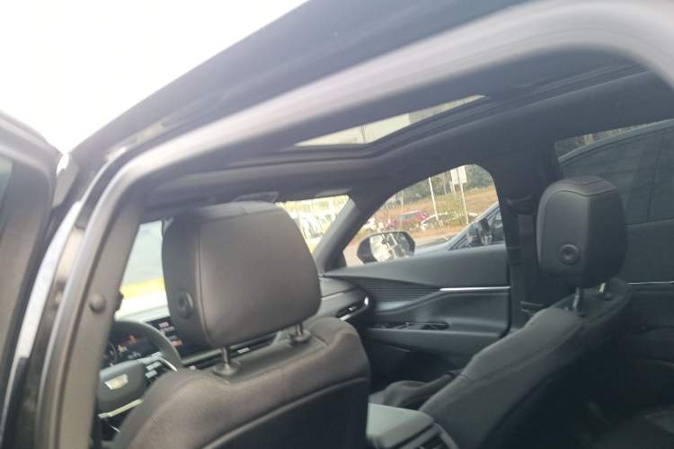 Used Cadillac GT4 2023 25T Fashion Edition Headliner