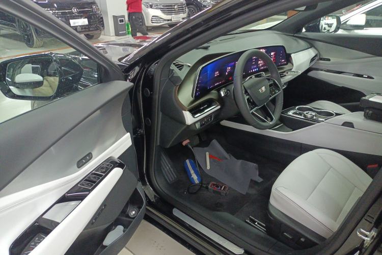 Used Cadillac GT4 2023 25T Luxury Model Interior 3