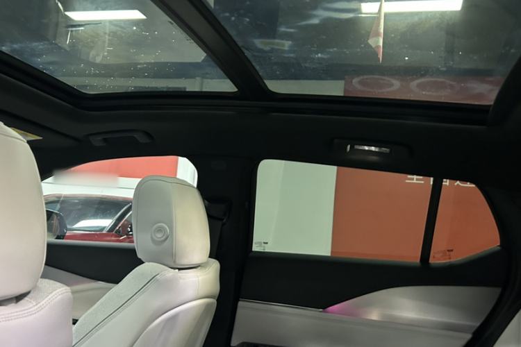 Used Cadillac GT4 2023 25T Luxury Model Interior 4