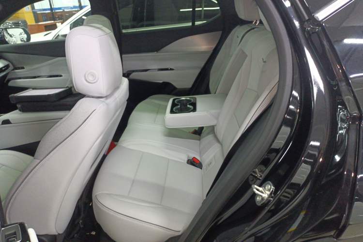 Used Cadillac GT4 2023 25T Luxury Model Interior 4