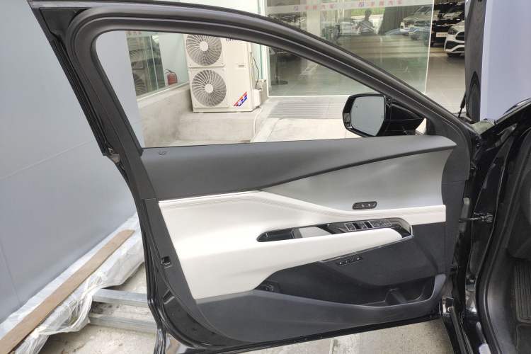 Used Cadillac GT4 2023 25T Luxury Model Left Front Door Interior