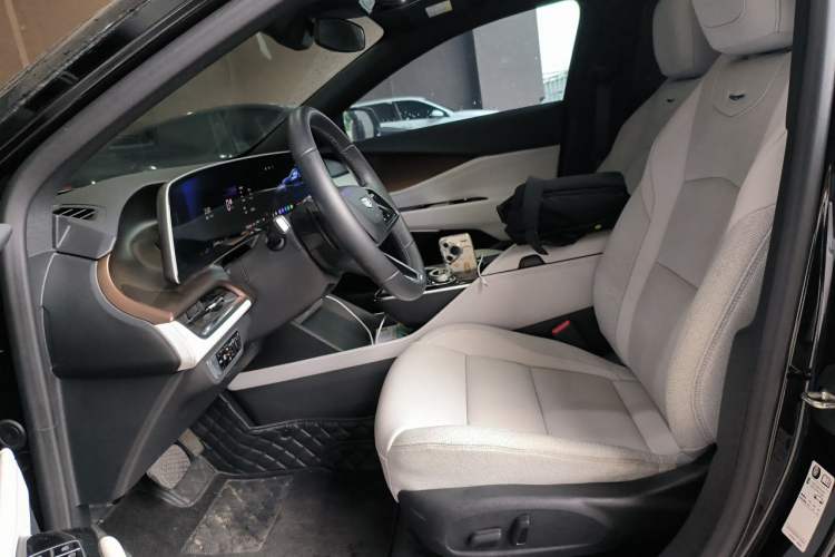Used Cadillac GT4 2023 25T Fashion Edition Left Front Seat