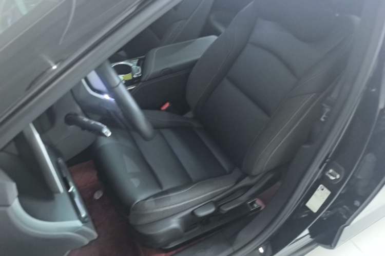 Used Cadillac GT4 2023 25T Fashion Edition Left Front Seat