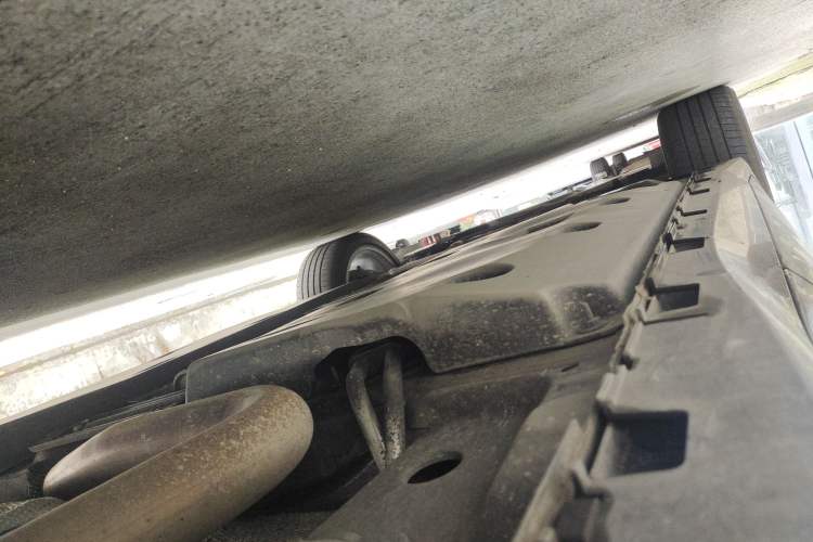 Used Cadillac GT4 2023 25T Luxury Model Left Side Sill