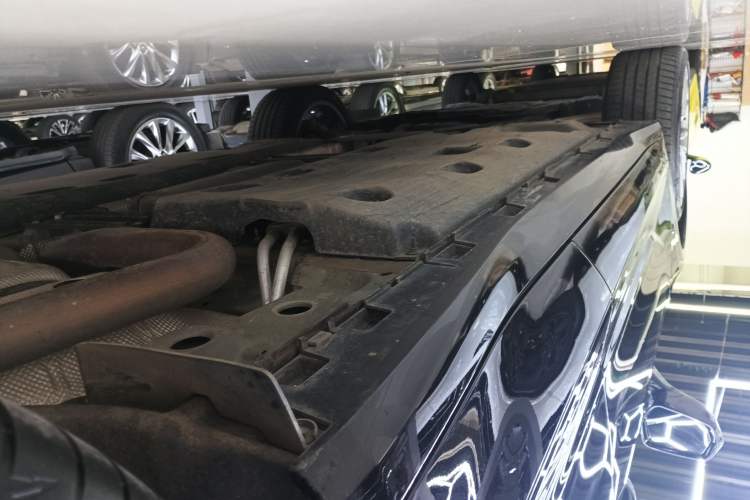 Used Cadillac GT4 2023 25T Luxury Model Left Side Sill