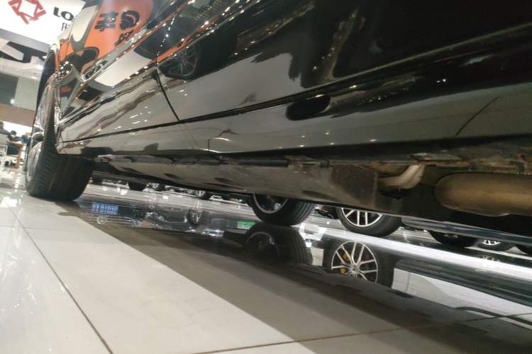Used Cadillac GT4 2023 25T Prestige Version Left Side Sill