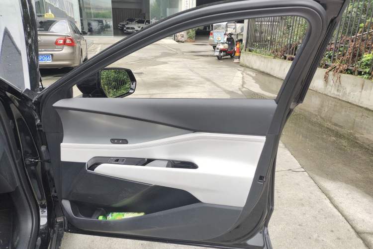 Used Cadillac GT4 2023 25T Luxury Model Right Front Door Interior