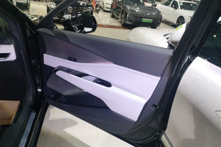 Used Cadillac GT4 2023 25T Prestige Version Right Front Door Interior