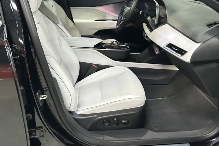 Used Cadillac GT4 2023 25T Luxury Model Right Front Seat