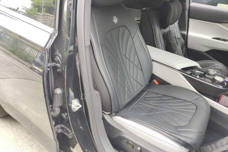 Used Cadillac GT4 2023 25T Luxury Model Right Front Seat