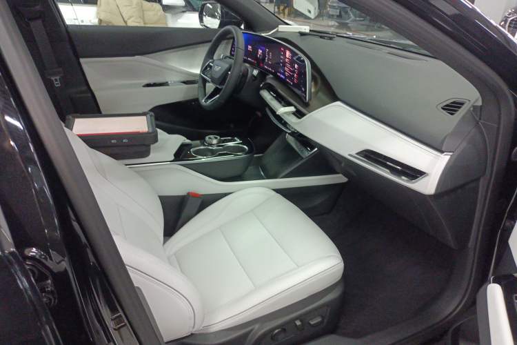 Used Cadillac GT4 2023 25T Luxury Model Right Front Seat