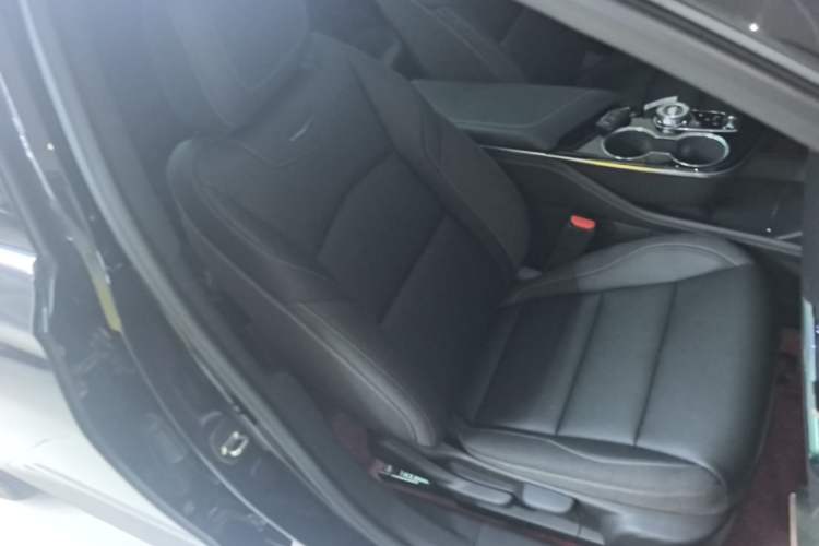 Used Cadillac GT4 2023 25T Fashion Edition Right Front Seat