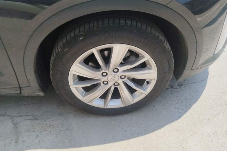 Used Cadillac GT4 2023 25T Fashion Edition Right Front Wheel Hub